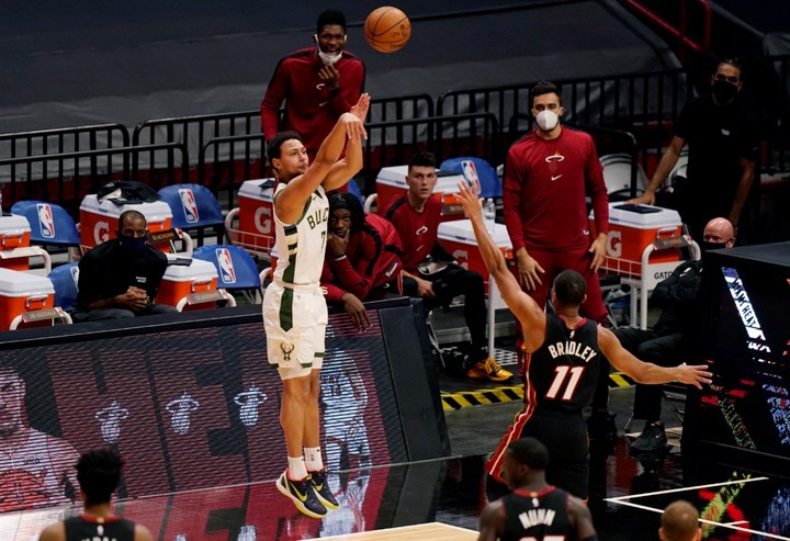 Dva rekordy NBA za týždeň. Rozprávkové trojky aj polčasová demontáž